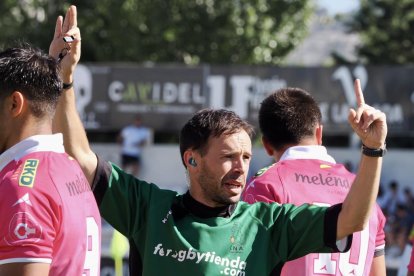 Imágenes del derbi de rugby entre el CR El Salvador y el VRAC que abre la temporada 2023-2024. / PHOTOGENIC