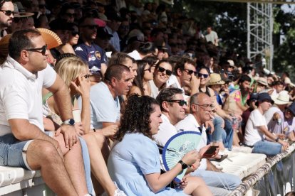 Imágenes del derbi de rugby entre el CR El Salvador y el VRAC que abre la temporada 2023-2024. / PHOTOGENIC