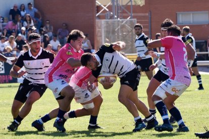 Imágenes del derbi de rugby entre el CR El Salvador y el VRAC que abre la temporada 2023-2024. / PHOTOGENIC