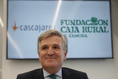 El presidente de Cascajares, Alfonso Jiménez, presenta el proyecto 'Ave Fénix', la iniciativa solidaria con la que la empresa pretende contribuir a la repoblación de la sierra de la Culebra (Zamora). -ICAL.