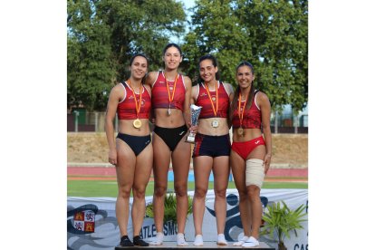 Relevistas del CAV, medallistas en Segovia. / E. M.