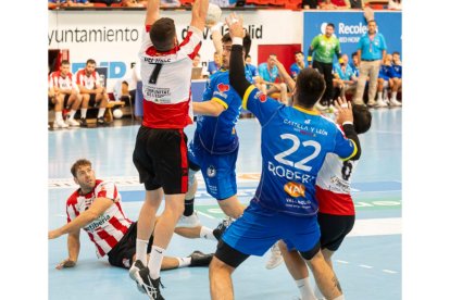 Recoletas Atlético Valladolid-Puerto Sagunto. Segunda jornada Liga Asobal. / PHOTOGENIC