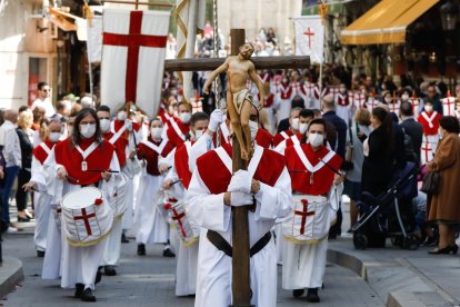 Procesión del Encuentro de Jesús Resucitado con la Virgen de la Alegría en Valladolid.- J. M. LOSTAU