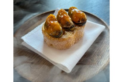 'Pan helado mediterráneo y mejillones en escabeche' de Cenador de Amós de Cantabria.