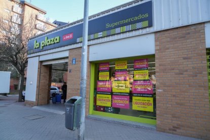 Supermercado de La Plaza de DIA en liquidación ante la llegada de Alcampo.-J. M. LOSTAU