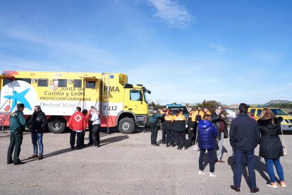 Despegue de un helicóptero del dispositivo de búsqueda de los dos ocupantes del ultraligero desaparecido en la zona de Matilla de los Caños. -ICAL.