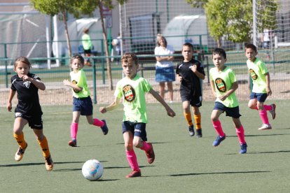 Celebración del día del fútbol prebenjamín. / J. M. LOSTAU