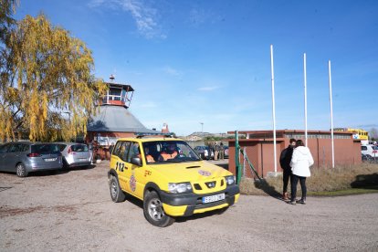Despegue de un helicóptero del dispositivo de búsqueda de los dos ocupantes del ultraligero desaparecido en la zona de Matilla de los Caños. -ICAL.