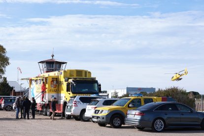 Despegue de un helicóptero del dispositivo de búsqueda de los dos ocupantes del ultraligero desaparecido en la zona de Matilla de los Caños. -ICAL.