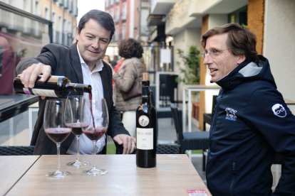 Almeida respalda la candidatura de Carnero en Valladolid.- @alferma1