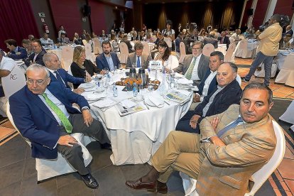 Jesús Encabo (presidente del Consejo de Cuentas de Castilla y León), Víctor Caramanzana (presidente Cámara de Comercio Valladolid), Laura Soria (magistrada), Luis Tudanca (secretario regional del PSOE), José Luis Ulibarri ( presidente y editor de Edigrup), Ana Redondo (concejala de Cultura), Santiago Aparicio (presidente Cecale), José Manuel Barrio (alcalde Arroyo de la Encomienda), Faustino Temprano (secretario de UGT CyL) y Juan Carlos Rico (presidente ACOR).