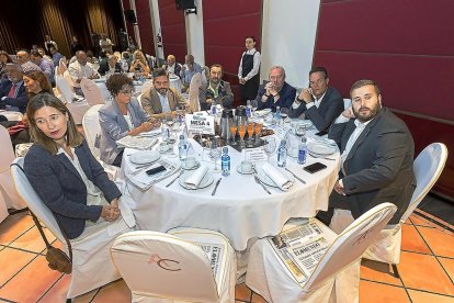 Eva Lamalfa (Galletas Gullón), Rafaela Romero (concejala de Servicios), Julio del Valle (diputado provincial PSOE), Miguel Ángel Rojo (presidente C.R.D.O. Arlanza), José Francisco Martín, Pedro González y Álvaro Lora (procuradores PSOE Cortes CyL).