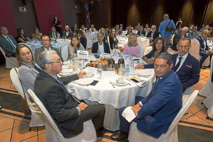 Abel López (Michelin), Arancha Casado e Ismael Pérez (ONCE), Victoria Soto (concejala Educación), Luis Vélez (concejal Seguridad), Ana Luquero (E.M.), Eva Cardaba (Telefónica), Félix Sanz (Confederación Vallisoletana de Empresarios) y José Ramón Perán (director general Cardif).