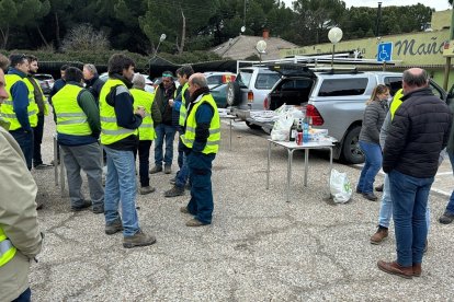 Los agricultores este sábado en Traspinedo. -E.M.