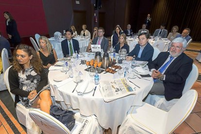 María José de la Calle (Asociación Provincial de Empresarios de Hostelería Valladolid), Sandra Martínez (Iberaval), Ignacio Antolín (Iberdrola), David Esteban (secretario general Aetical), Felicidad Rubio (Aysan), José San José (Ganvam) y José Luis Álvarez (Acor).