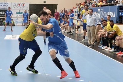 Bidasoa Irún - Recoletas Atlético Valladolid. / LOF