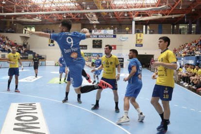 Bidasoa Irún - Recoletas Atlético Valladolid. / LOF