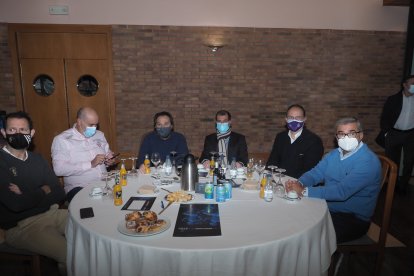 Asistentes a los Desayunos de la APDV en la Real Sociedad Hípica. / M. G. E.