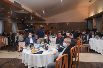 Asistentes a los Desayunos de la APDV en la Real Sociedad Hípica. / M. G. E.