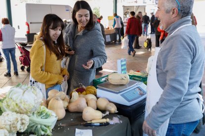 El ecomercado de Plaza España celebró La Fiesta de la Calabaza. J.M.LOSTAU