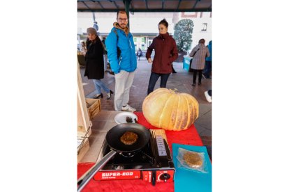 El ecomercado de Plaza España celebró La Fiesta de la Calabaza. J.M.LOSTAU