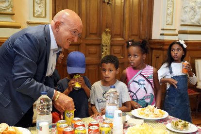 Recibimiento a los niños saharauis del Programa ‘Vacaciones en Paz’.- ICAL