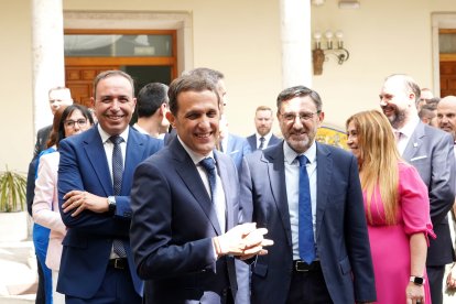 Víctor Alonso, Conrado Íscar y Francisco Ferreira, en el pleno de constitución de la Diputación de Valladolid.-ICAL