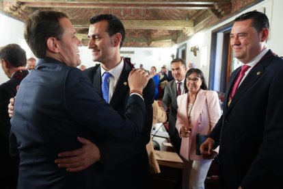 Diputación Pleno de Constitución, Presidente Conrado Iscar.- J.M. LOSTAU