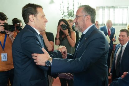 Diputación Pleno de Constitución, Presidente Conrado Iscar.- J.M. LOSTAU