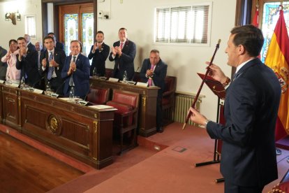 Diputación Pleno de Constitución, Presidente Conrado Iscar.- J.M. LOSTAU