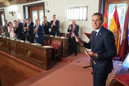 Diputación Pleno de Constitución, Presidente Conrado Iscar.- J.M. LOSTAU