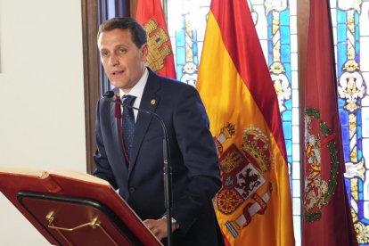 Diputación Pleno de Constitución, Presidente Conrado Iscar.- J.M. LOSTAU