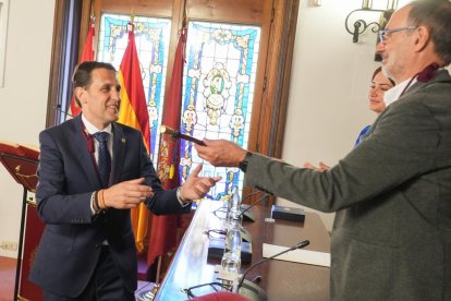 Diputación Pleno de Constitución, Presidente Conrado Iscar.- J.M. LOSTAU