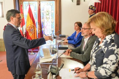 Diputación Pleno de Constitución, Presidente Conrado Iscar.- J.M. LOSTAU
