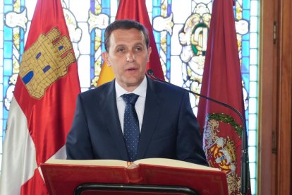 Diputación Pleno de Constitución, Presidente Conrado Iscar.- J.M. LOSTAU