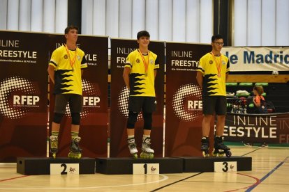 Podio Senior masculino en el Campeonato de España de Roller Cross. / EL MUNDO