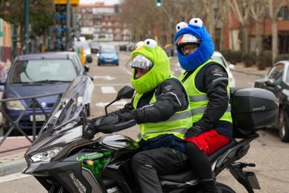 Quinta edición del desfile motero de carnaval en las carreteras de Valladolid. -ICAL