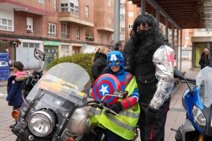 Quinta edición del desfile motero de carnaval en las carreteras de Valladolid. -ICAL