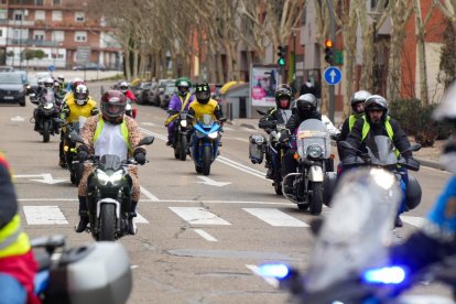 Quinta edición del desfile motero de carnaval en las carreteras de Valladolid. -ICAL