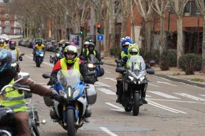 Quinta edición del desfile motero de carnaval en las carreteras de Valladolid. -ICAL