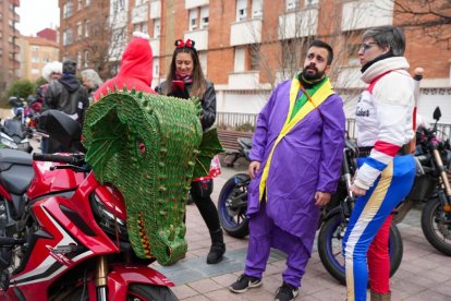 Quinta edición del desfile motero de carnaval en las carreteras de Valladolid. -ICAL