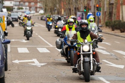Quinta edición del desfile motero de carnaval en las carreteras de Valladolid. -ICAL