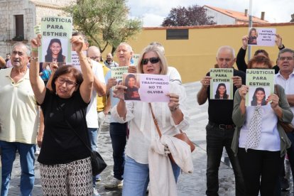 Vigésima concentración en recuerdo de Esther López en Traspinedo. J. M. LOSTAU