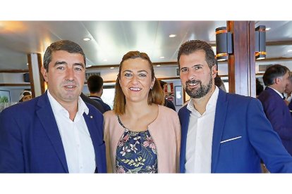 Pablo Lago (director El Mundo de Castilla y León), Virginia Barcones (vicesecretaria del PSOE) y Luis Tudanca (secretario regional del  PSOE).
