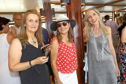 Martina García, Carmen Fernández y María Luisa Viejo.