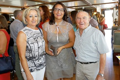 Carmen e Inés Salas (Bodegas Hijos Felix Salas) y Jesús Yllera (Bodegas Yllera).
