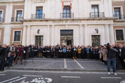 La concentración de jueces y fiscales convocada por la Audiencia Nacional de Valladolid. -PHOTOGENIC