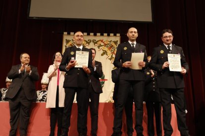 Condecoraciones en la celebración del Día de la Policía Municipal. -PHOTOGENIC
