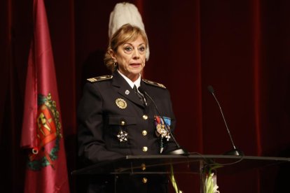 La intendente jefa Julia González interviene en la celebración del Día de la Policía Municipal. -PHOTOGENIC