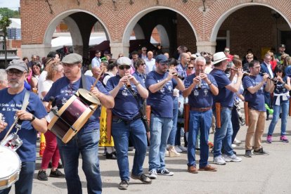 Concentración de Dulzaineros en la Fiesta del Verdejo en La Seca.- J.M. LOSTAU